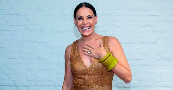 Carolina ferraz pelada em cena de sexo na novela o astro