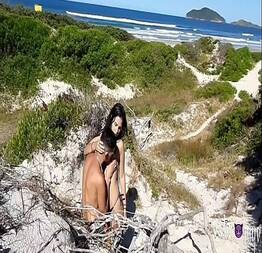 Turista Pede Informação e Ganha Foda Gostosa Na Praia